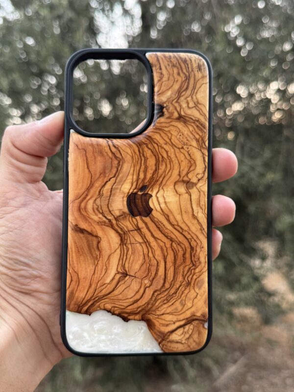 Cover case from olive wood and epoxy resin for iPhone 15 Pro max - Image 2