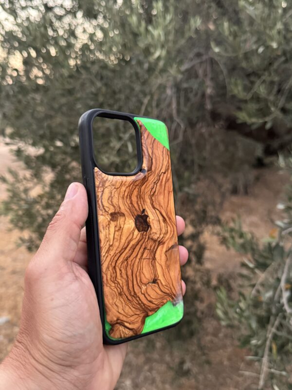 Cover case from olive wood and epoxy resin for iPhone 15 pro max - Image 3
